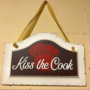 Funny Cute Kitchen Wall Art Sign KISS THE COOK
